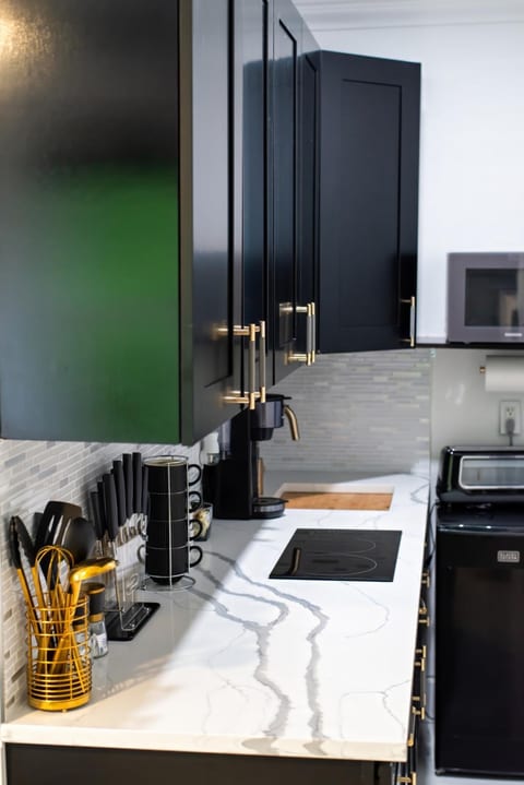 Modern Coastal Suite | Walk to Beach + Dining