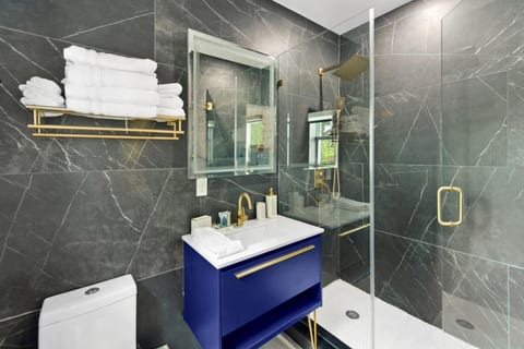 Modern Coastal Suite | Walk to Beach + Dining