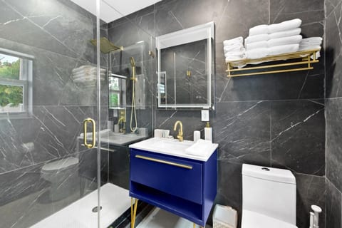 Cozy Keys Stay | King Bed + Luxe Bath