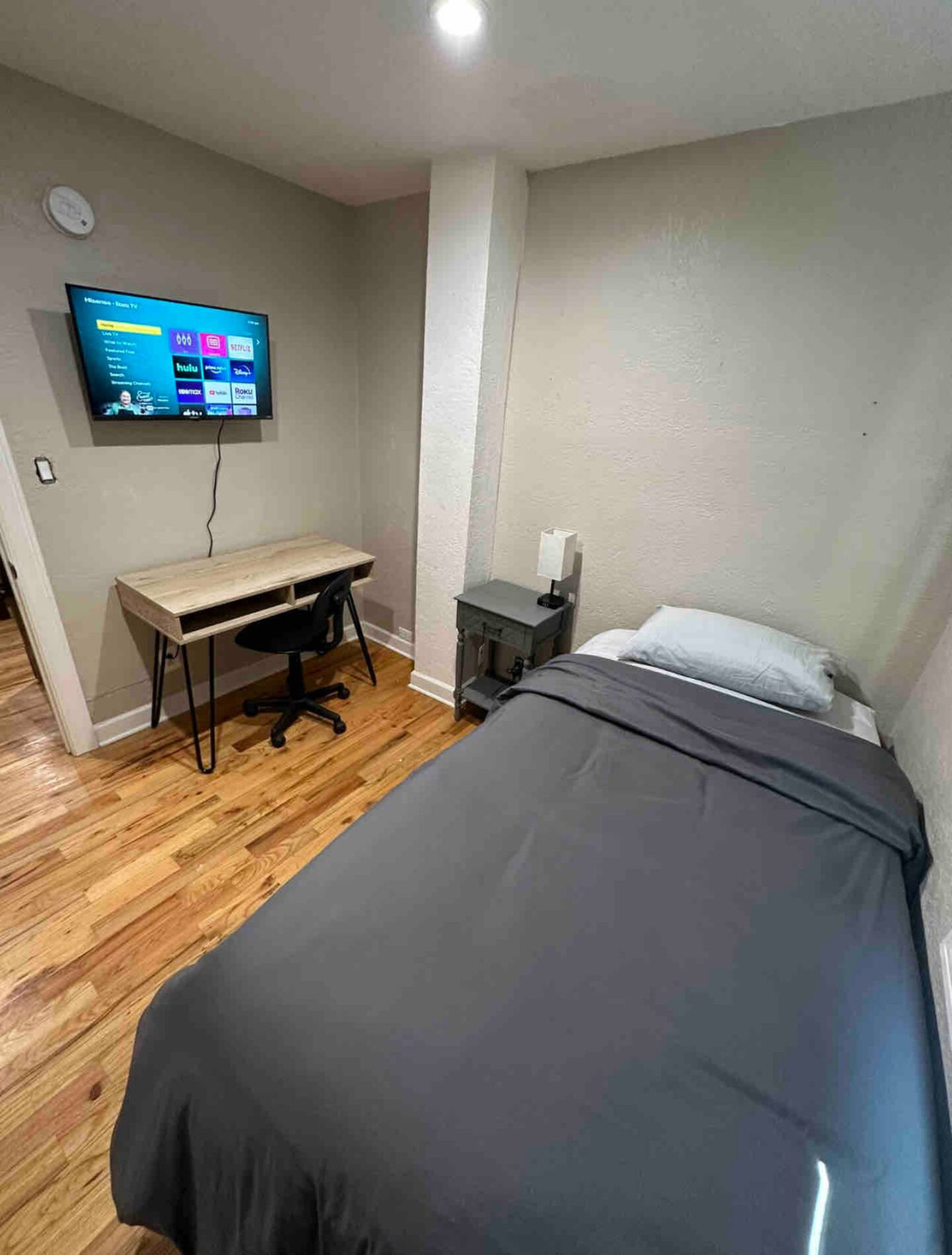 king-bed-*-private-backyard-*-grill-and-fireplace/