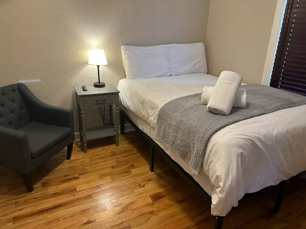 king-bed-*-private-backyard-*-grill-and-fireplace/