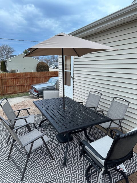 King Bed • Private Backyard • Grill and Fireplace