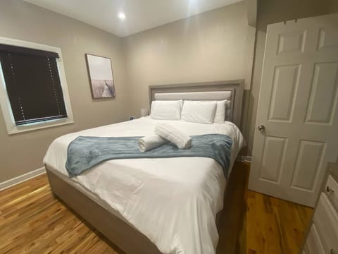King Bed • Private Backyard • Grill and Fireplace