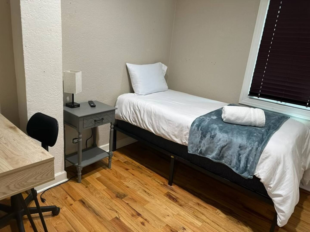 king-bed-*-private-backyard-*-grill-and-fireplace/