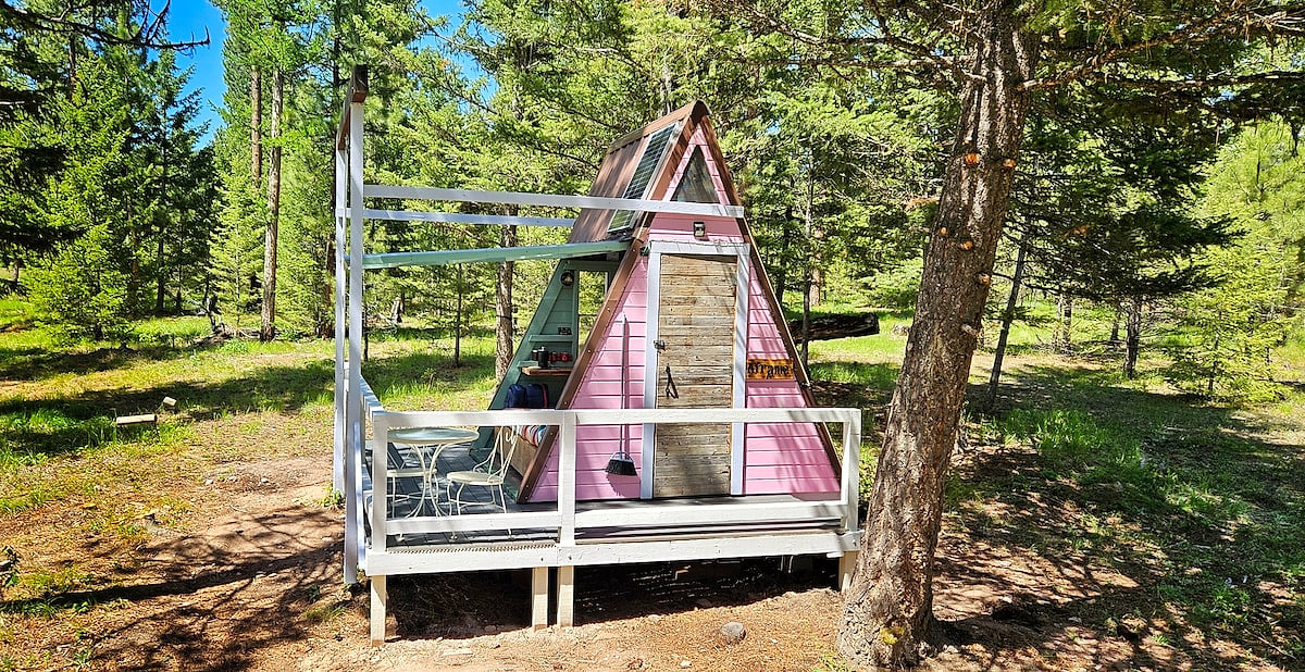 Use the rope to lift up the transforming side wall, perfect for that indoor/outdoor experience at The Hohnstead Glamping Cabins. 