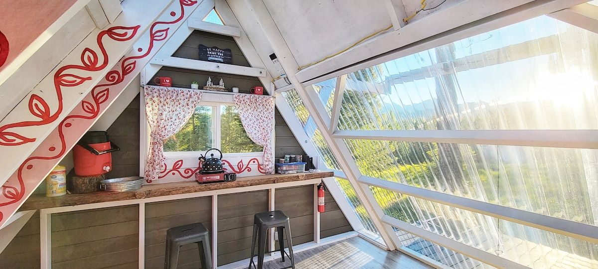This cozy cabin has everything you need for a comfortable stay in the woods. Full kitchen and more amenities are available just 1 minute away in the Commons Area Lounge. 