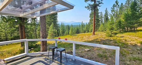 Sip your coffee, as the forest wakes up all around you. Birds and squirrels create a symphony at this quiet cabin in the woods.