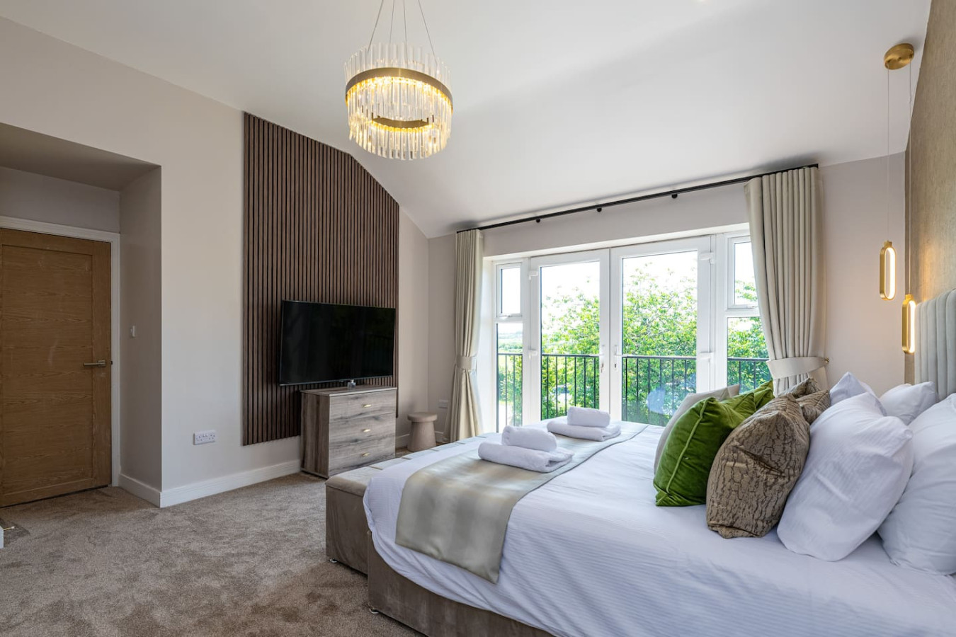 Luxe Escape: Hot Tub, Games Room and 10 min to Sea - Tregaian