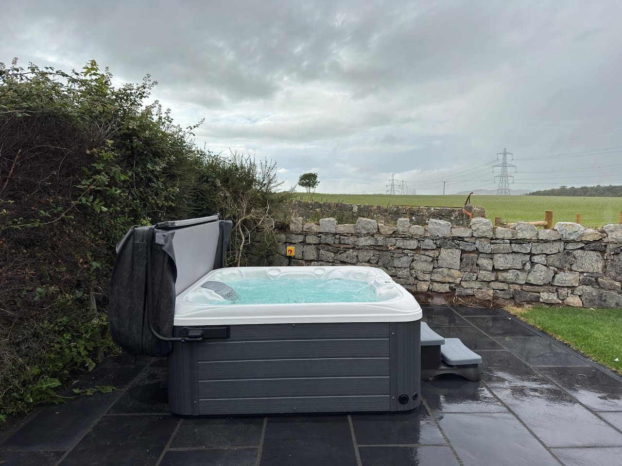 Luxe Escape: Hot Tub, Games Room and 10 min to Sea - Tregaian