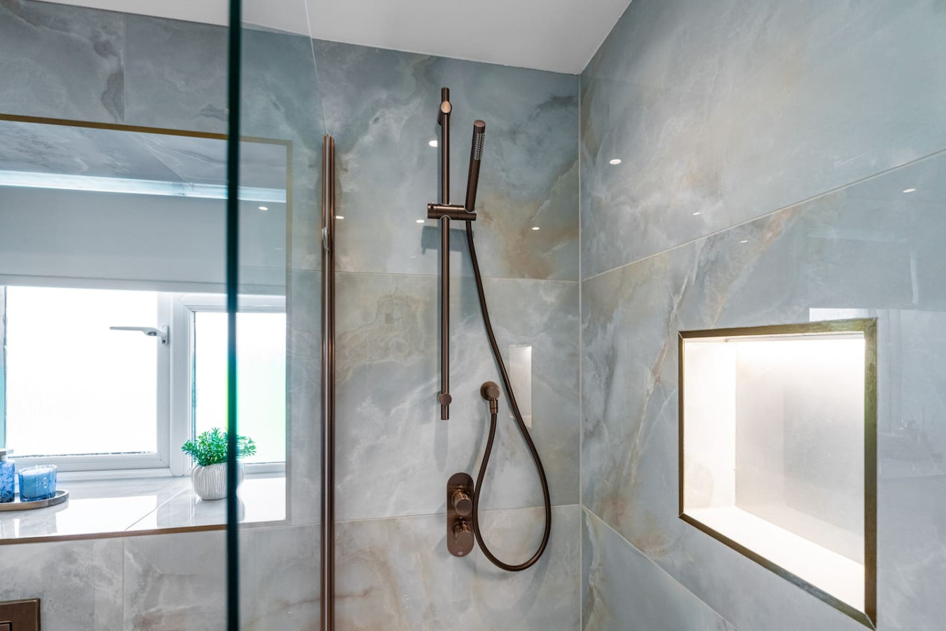 Luxe Escape: Hot Tub, Games Room and 10 min to Sea - Tregaian