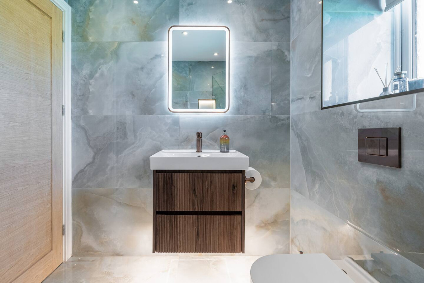 Luxe Escape: Hot Tub, Games Room and 10 min to Sea - Tregaian