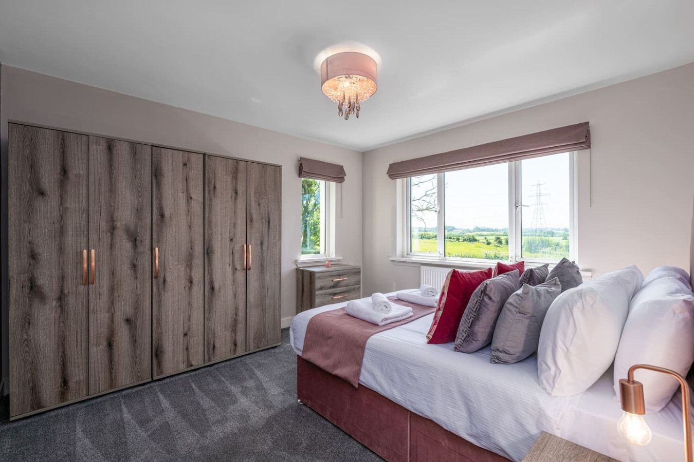 Luxe Escape: Hot Tub, Games Room and 10 min to Sea - Tregaian