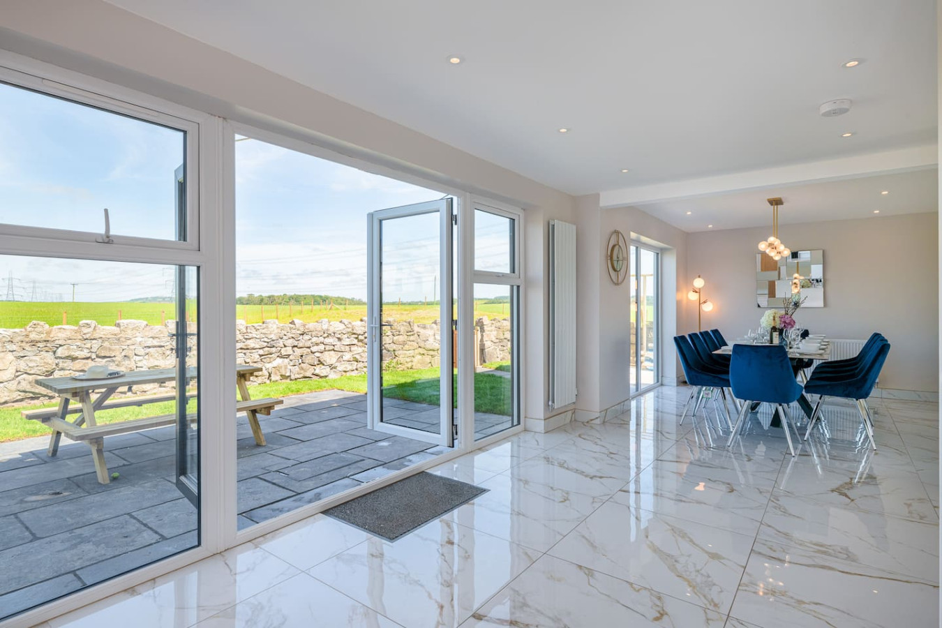 Luxe Escape: Hot Tub, Games Room and 10 min to Sea - Tregaian