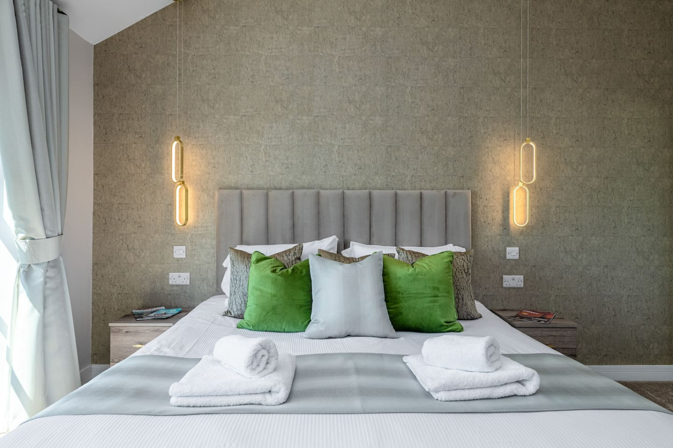 Luxe Escape: Hot Tub, Games Room and 10 min to Sea - Tregaian