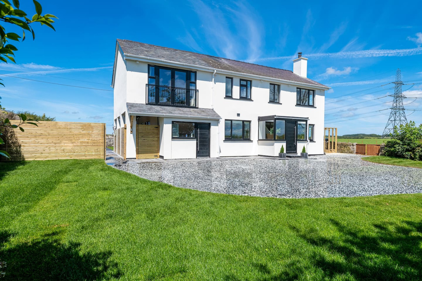 Luxe Escape: Hot Tub, Games Room and 10 min to Sea - Tregaian