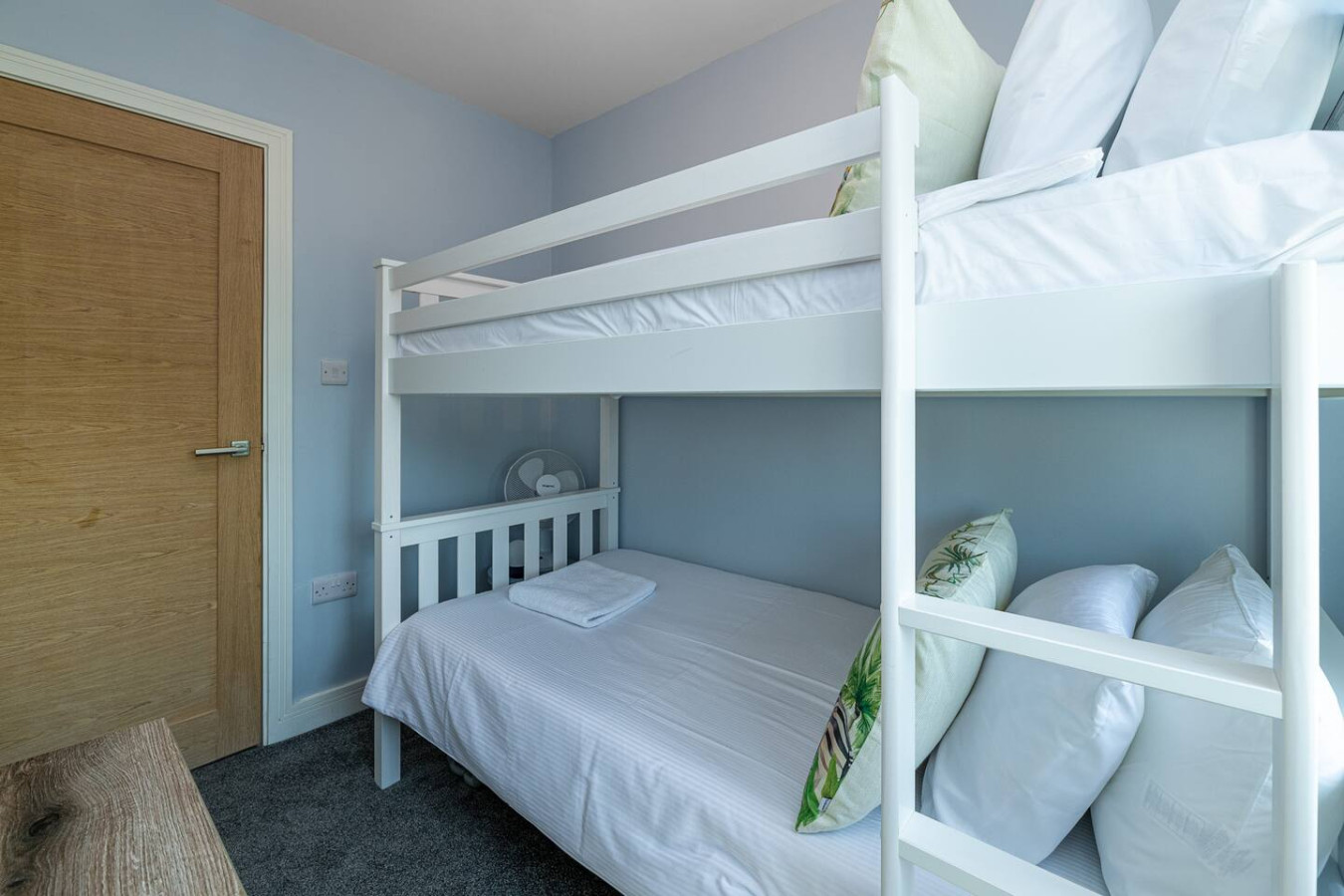 Luxe Escape: Hot Tub, Games Room and 10 min to Sea - Tregaian