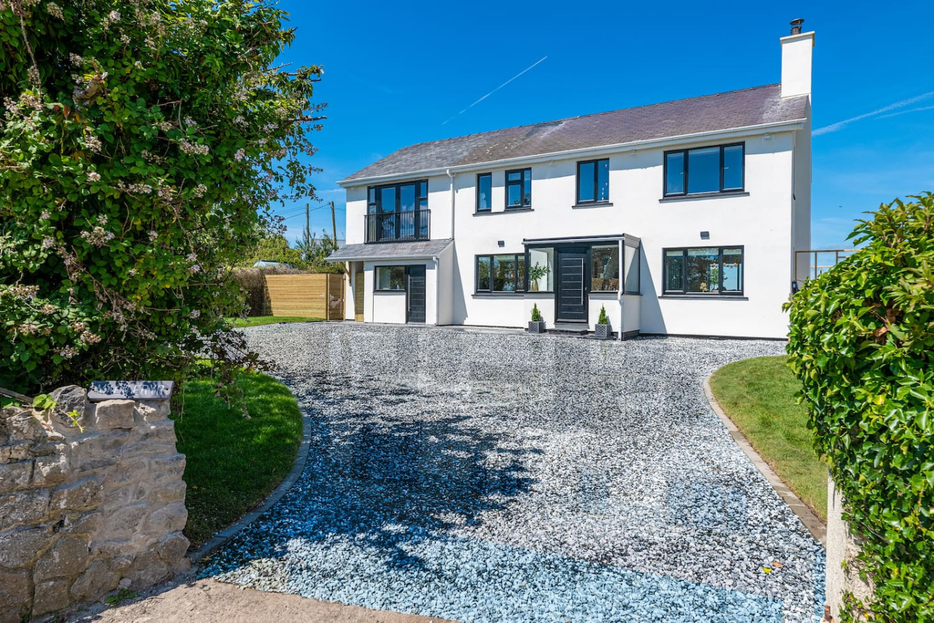 Luxe Escape: Hot Tub, Games Room and 10 min to Sea - Tregaian