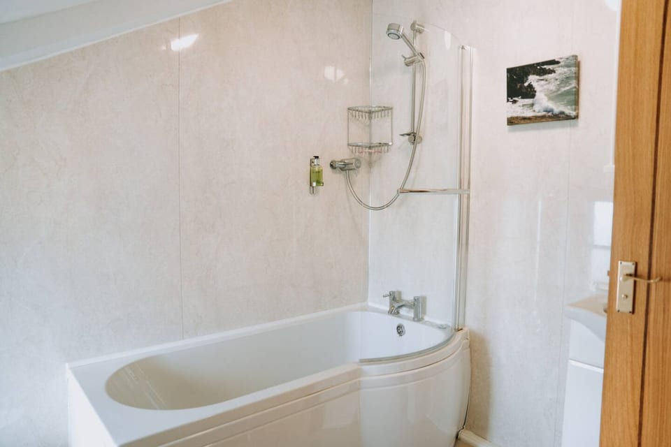 Stylish Cottage Retreat–Sleeps 4 - Llanarthney
