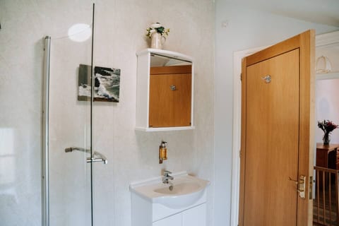 Stylish Cottage Retreat–Sleeps 4