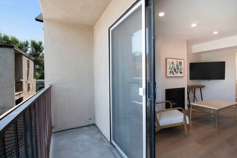 Stylish 1BR Near Universal Studios with Parking