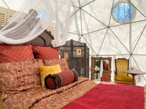 Artistic Forest Dome Escape Near Lake Oconee