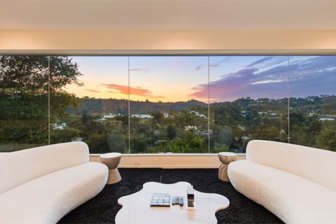 Hillside Luxury Villa: Heated Pool, Rooftop Lounge, Game Room