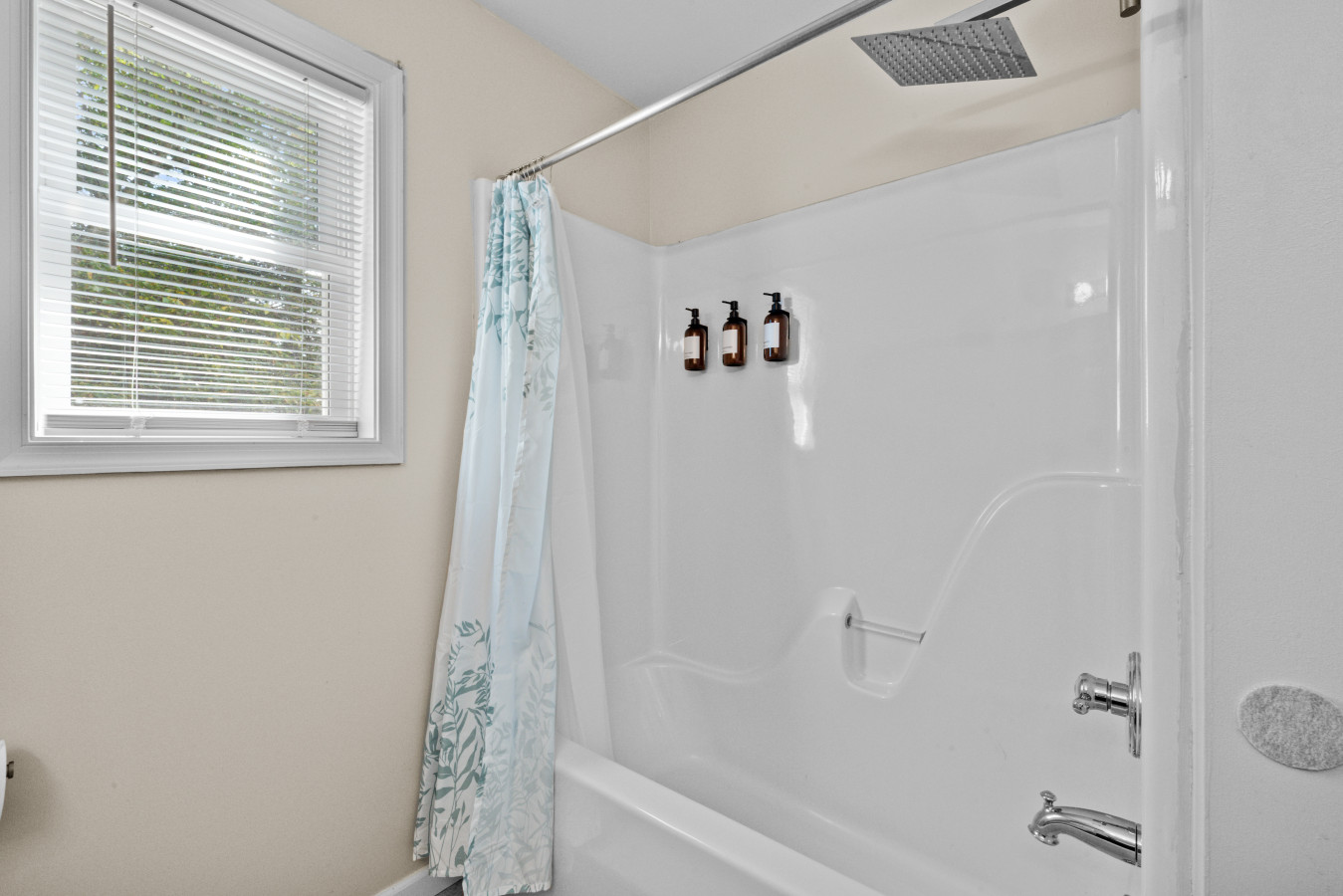 Versatile shower and tub combo, complete with all the essentials you need—shampoo, conditioner, and body wash.