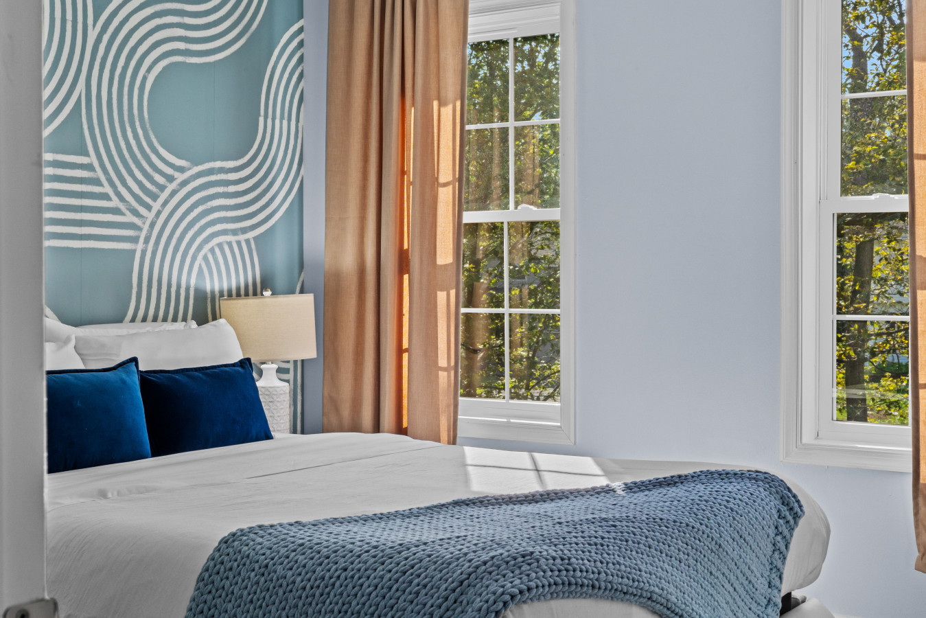 Let the fresh breeze from the trees flow in by opening the window.