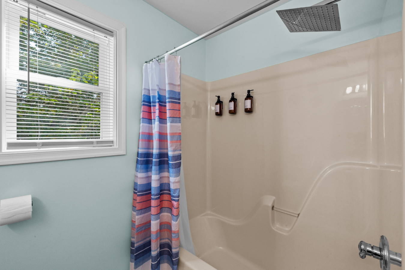 Versatile shower and tub combo, complete with all the essentials you need—shampoo, conditioner, and body wash.
