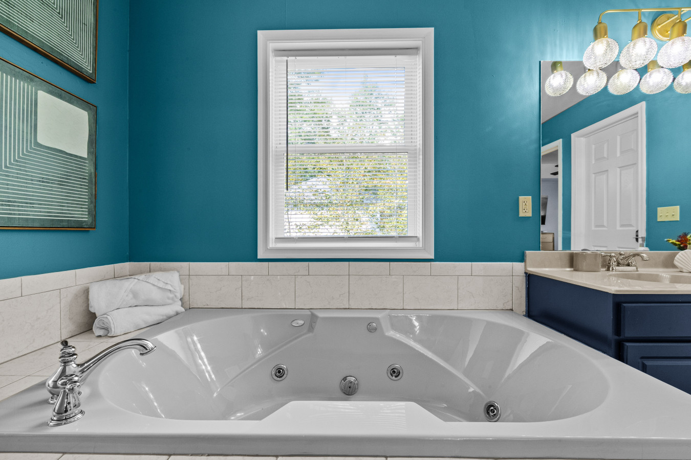 Indulge in pure relaxation with this inviting whirlpool bath.