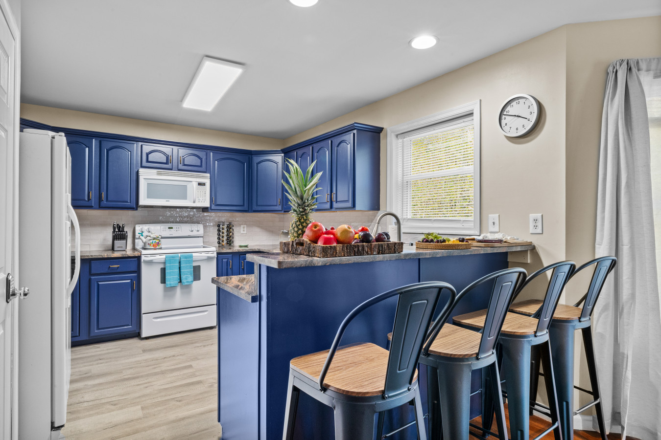 Cook, chat, or chill—this kitchen’s got it all! Featuring a full stove, microwave oven, and comfy island seating.
