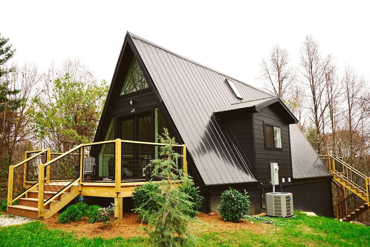 The Coop: NEW A-frame w/ Hot Tub + Fire Pit + Loft