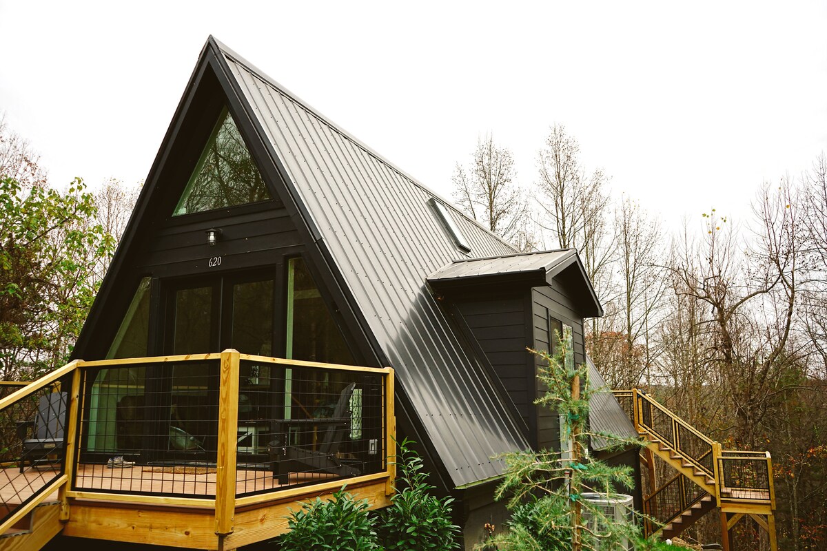 The Coop: NEW A-frame w/ Hot Tub + Fire Pit + Loft
