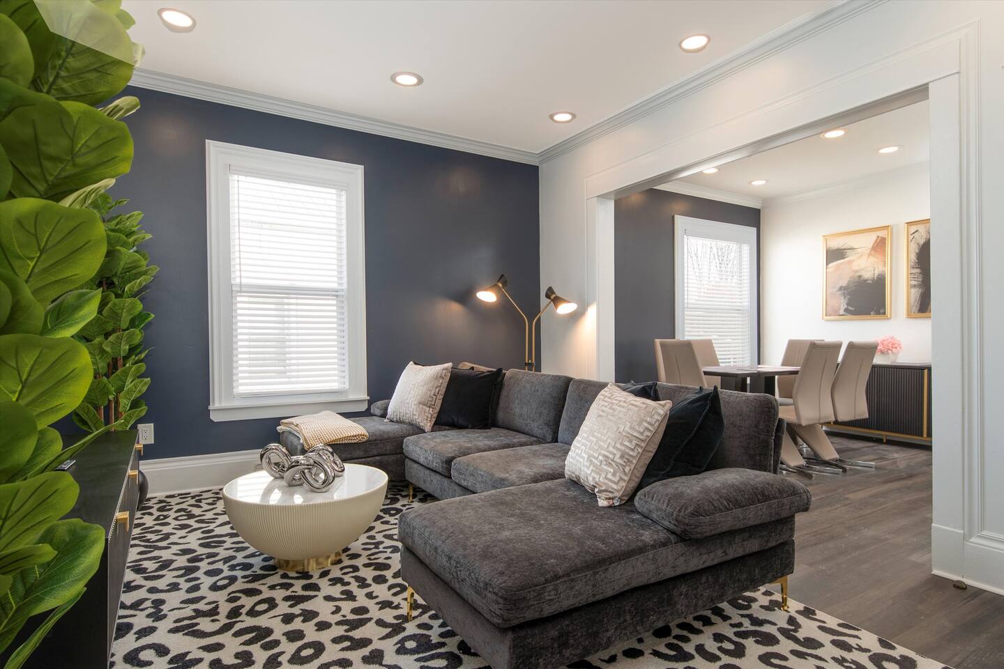 Fully-stocked Kitchen, AC, WiFi, WD, Near Baseball and Downtown