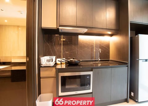 1BR Luxury Condo by Night Bazaar. Pool and Markets