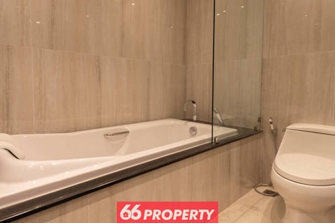 1BR Luxury Condo by Night Bazaar. Pool and Markets