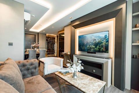 Bright 2BR | Near Night Bazaar