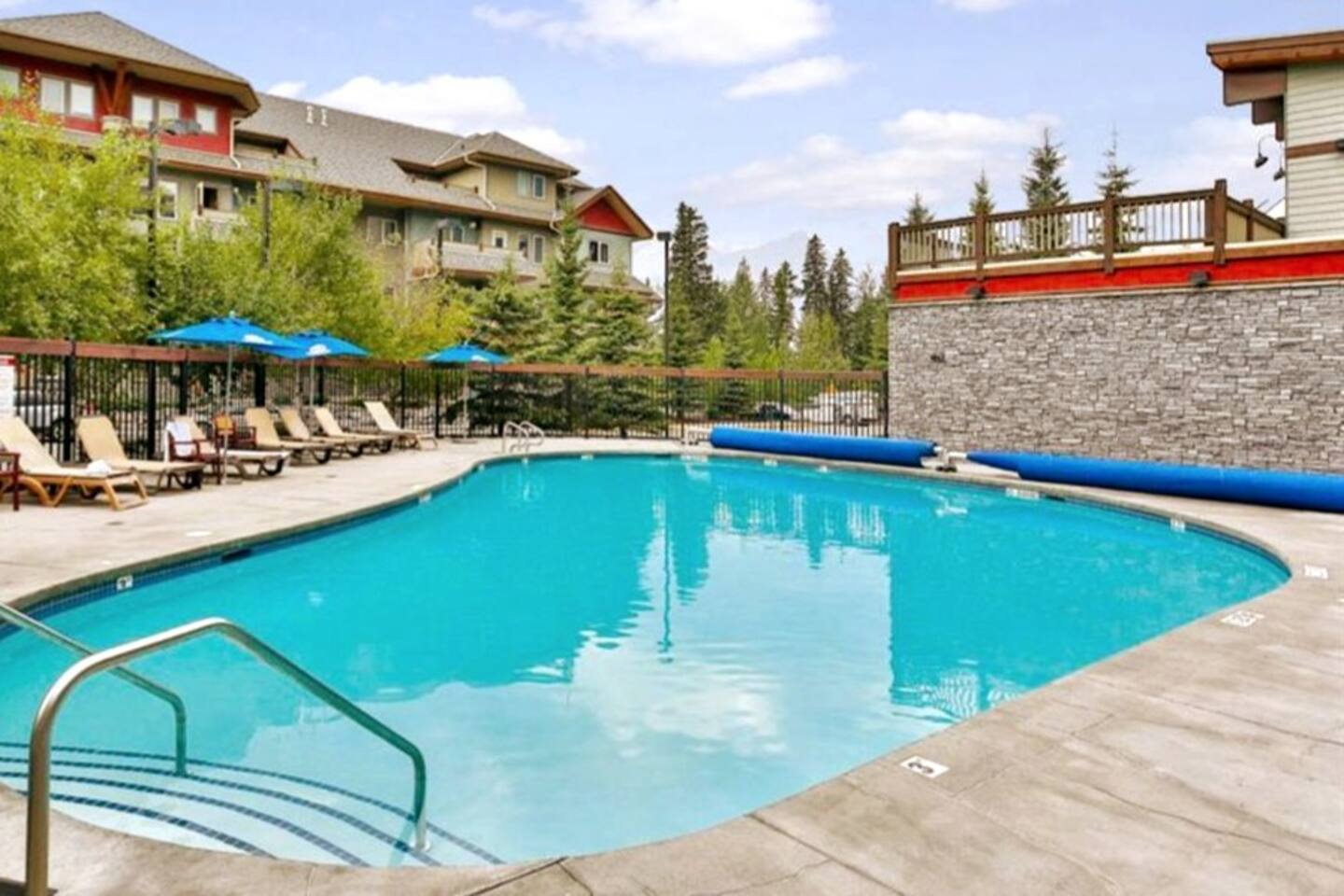 Premium 2BR condo, walk distance to downtown Canmore. Heated Pool, Three Hot Tubs, Fitness room and more.  