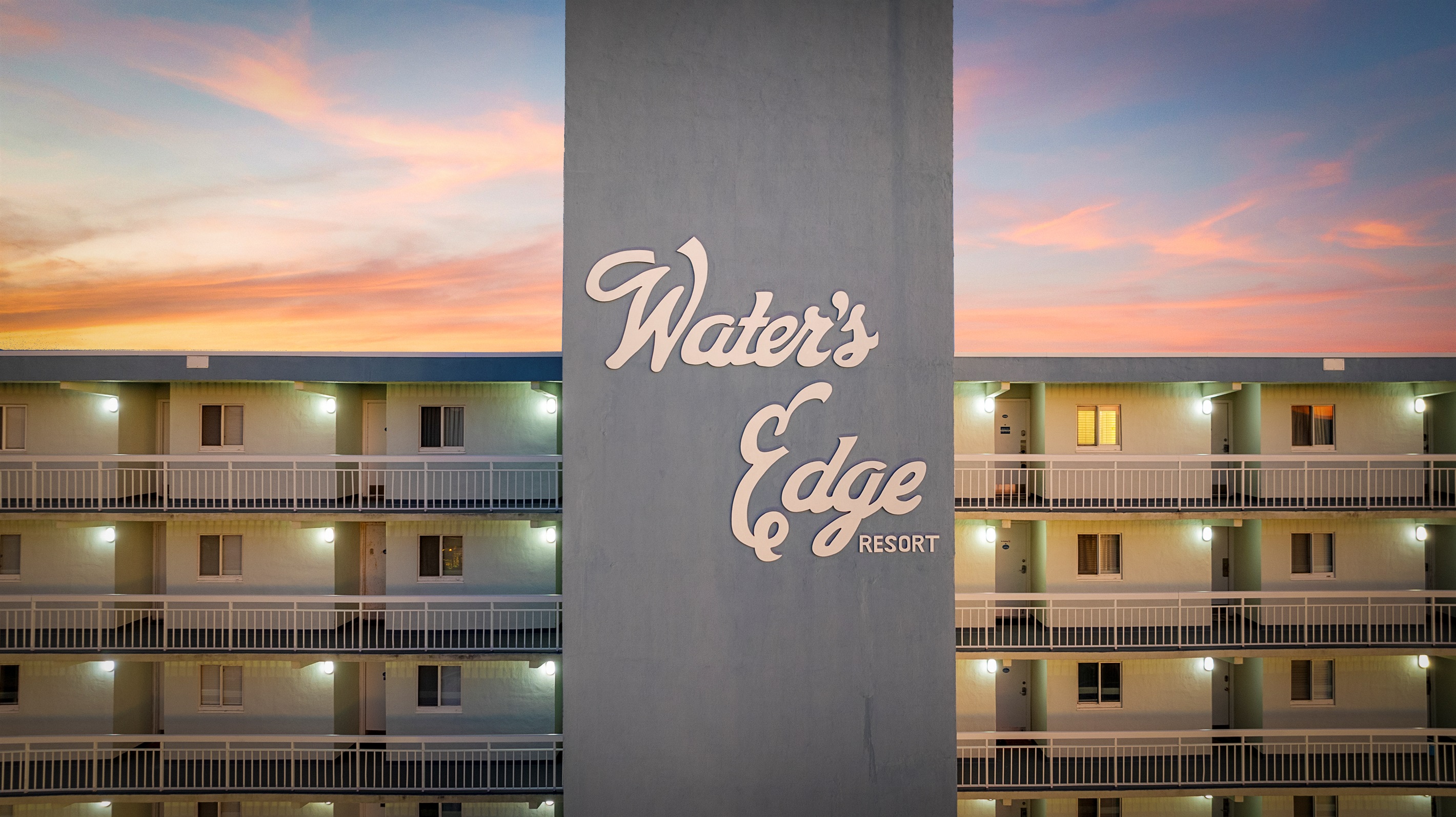 Penthouse level! Popular Water's Edge Resort!