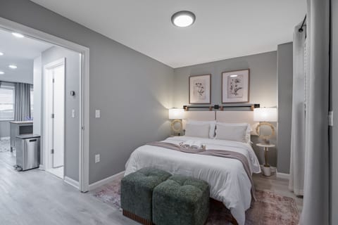Modern Condo with Private Porch | Mins to NYC