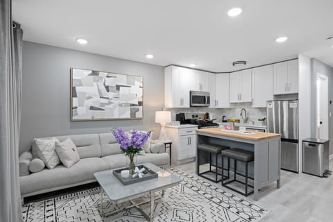 Modern Condo with Private Porch | Mins to NYC
