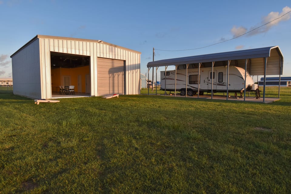 Palacios Paradise, fishing, game room, rural - Palacios