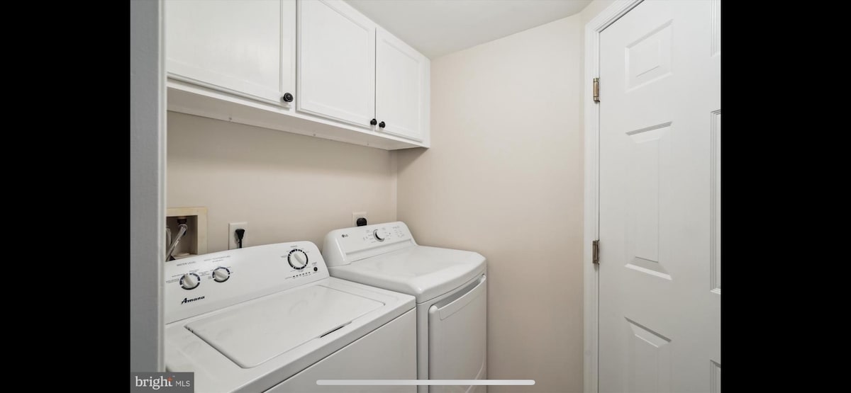 spacious-private-2br-2ba-pool-garage-central/