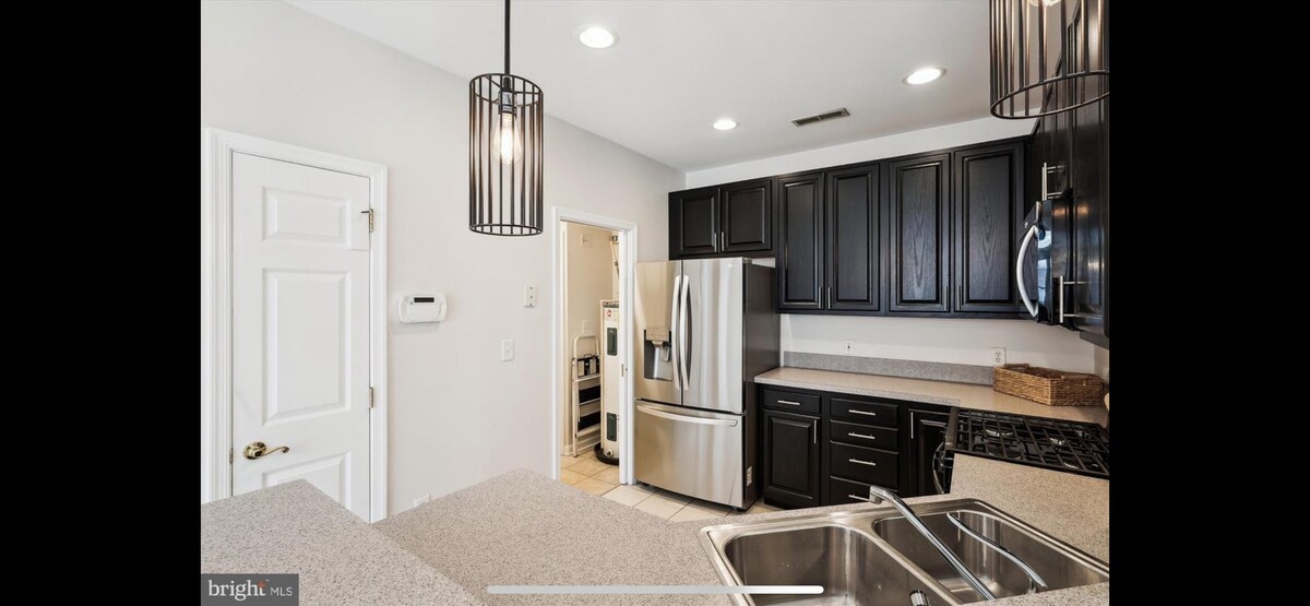 spacious-private-2br-2ba-pool-garage-central/
