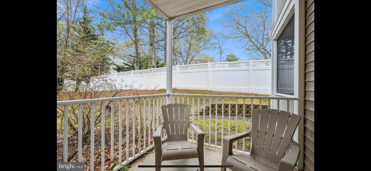 spacious-private-2br-2ba-pool-garage-central/