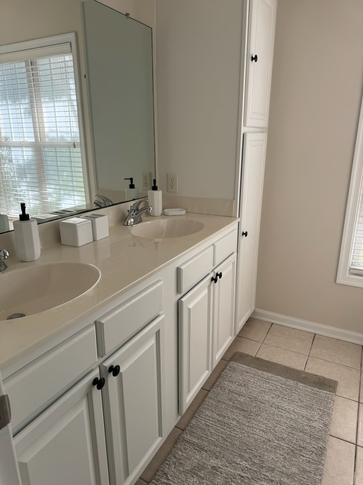 spacious-private-2br-2ba-pool-garage-central/