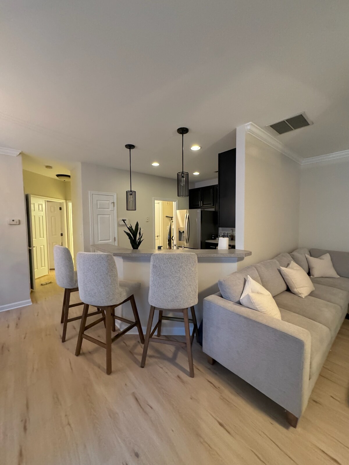 spacious-private-2br-2ba-pool-garage-central/