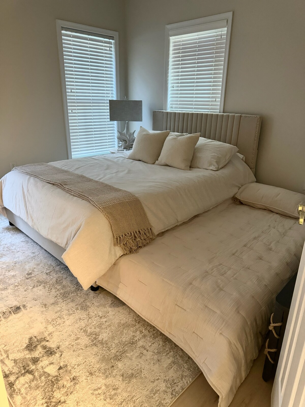 spacious-private-2br-2ba-pool-garage-central/