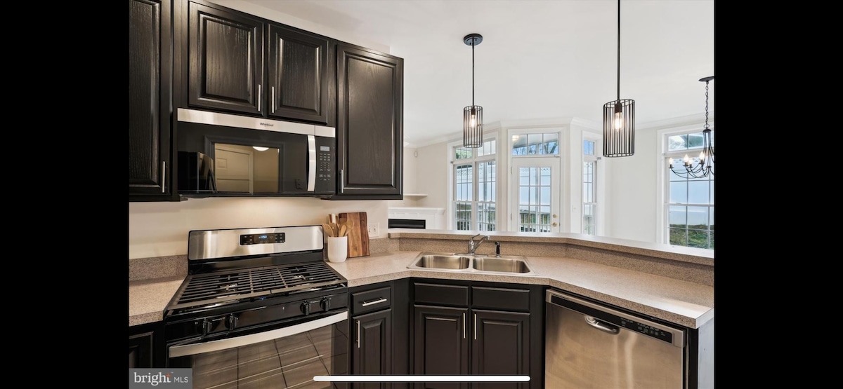 spacious-private-2br-2ba-pool-garage-central/