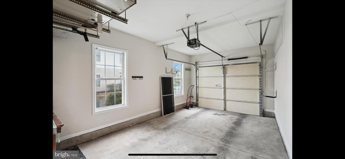 spacious-private-2br-2ba-pool-garage-central/